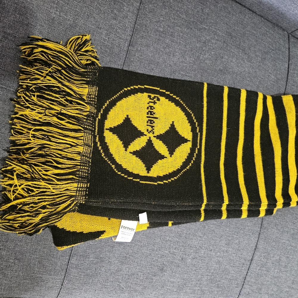 Forever Collectibles Black and Yellow Scarf
